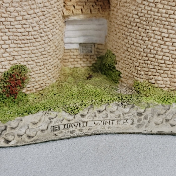 David Winter Cottage - 1981 - Triple Oast - Picture 2 of 14